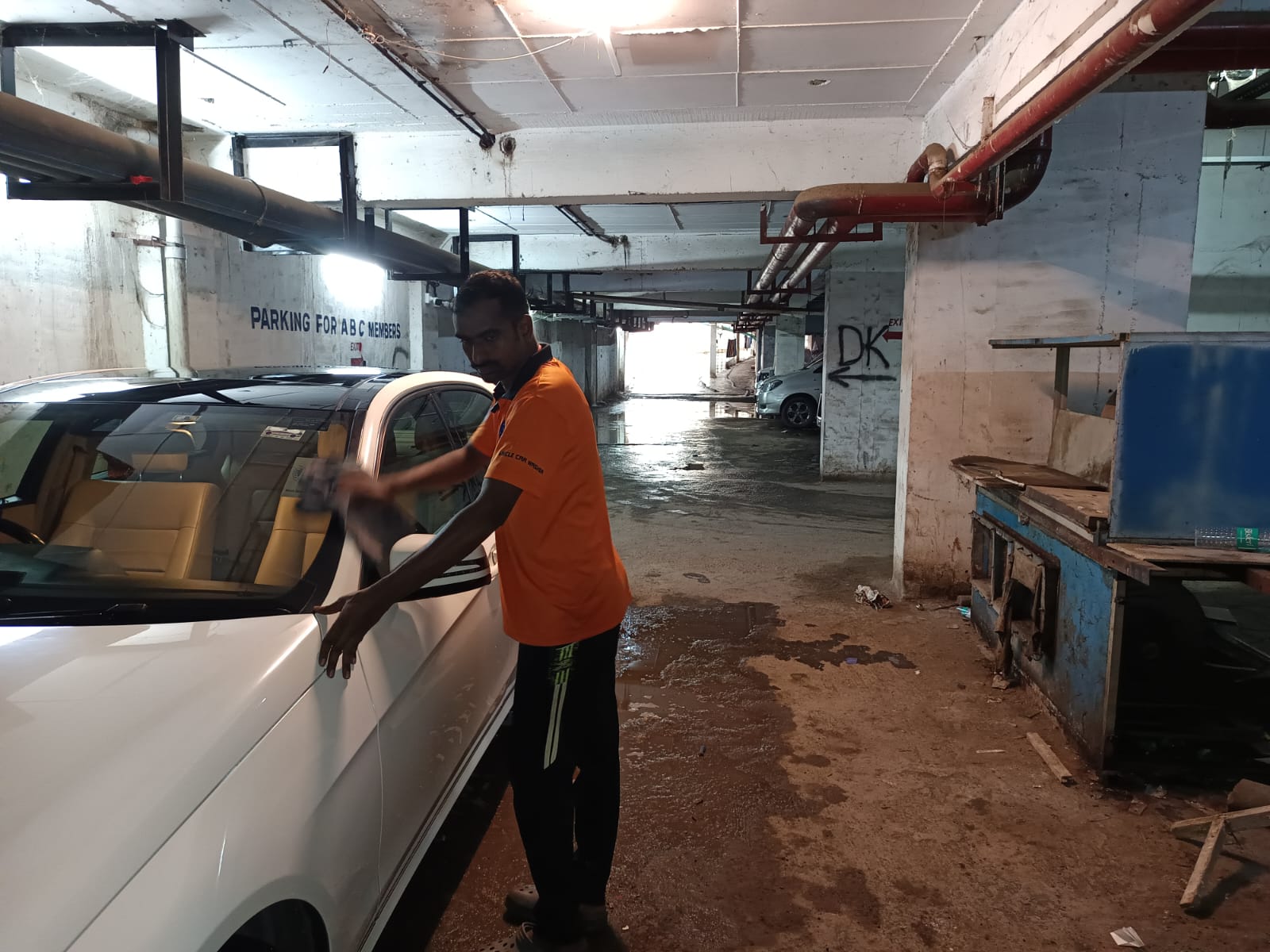Waterless car wash Goregaon society